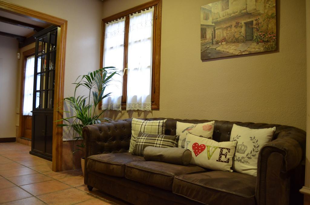 Hostal Ameztia Doneztebe Buitenkant foto